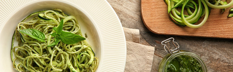 koolhydraatarme courgetti pesto